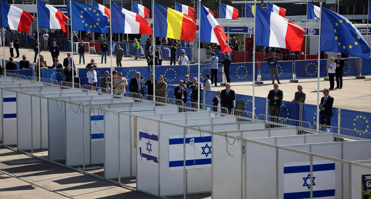 Israël censuré à Eurosatory : Macron sous pression après la fermeture de stands