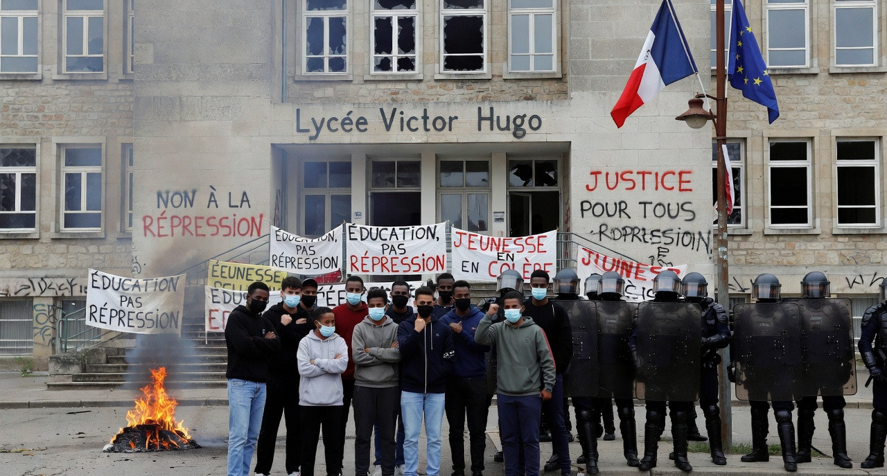 Blocages lycéens : l’exécutif dans le rouge, la jeunesse en ébullition
