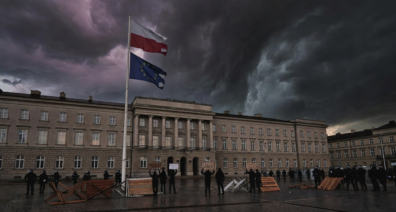 Pologne : la démocratie en péril face à l'offensive autoritaire de la droite nationaliste