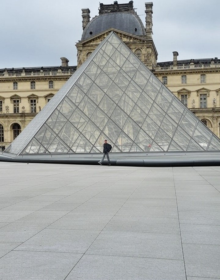 Grands travaux de Mitterrand : un héritage politique en péril sous Macron ?