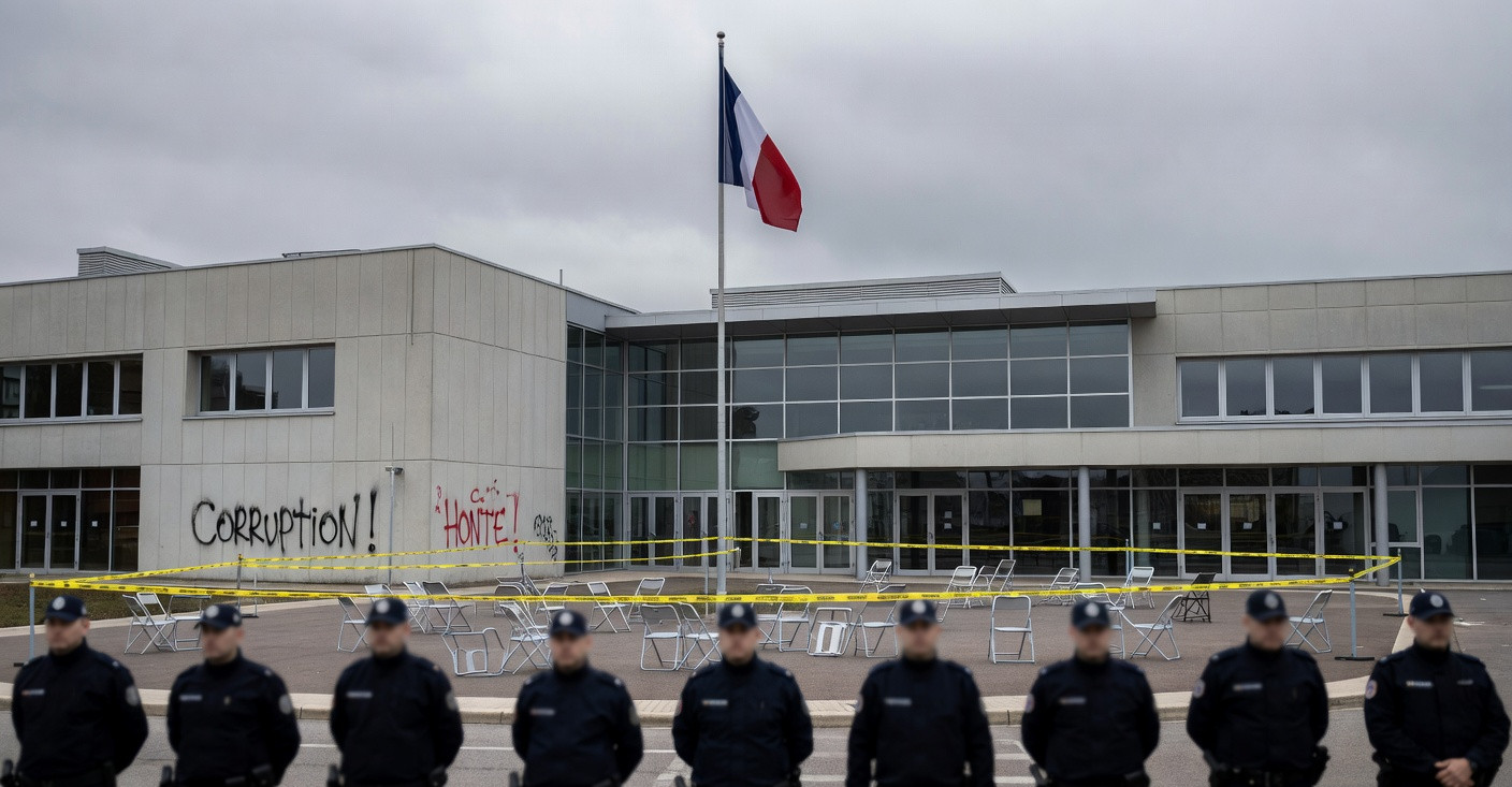 Scandale à Villeneuve-Saint-Georges : onze policiers municipaux de droite en garde à vue pour violences et vols